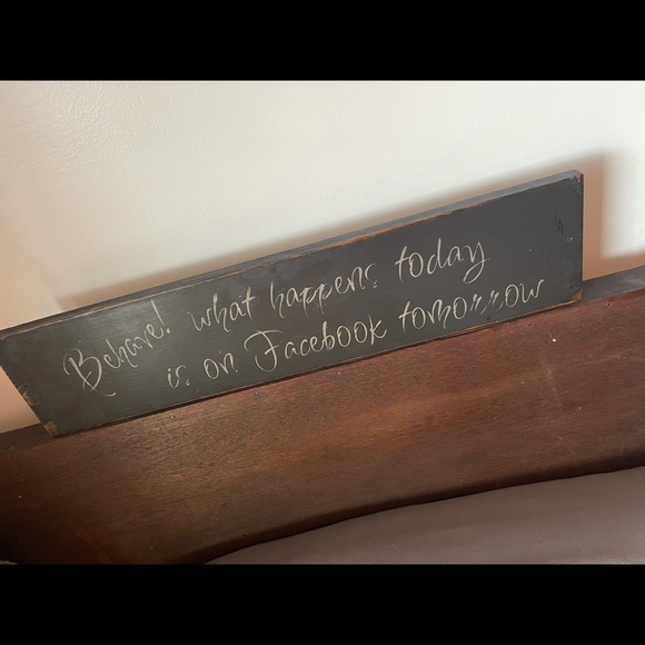 Hilarious Facebook Sign - Picture 6 of 10